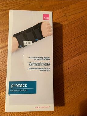 Medi Protect Universal Wrist Brace
